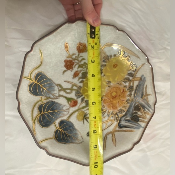 Vintage 19th Century Japanese Crackle-Glazed, Hand-Painted Porcelain 10” Plate - Picture 5 of 5